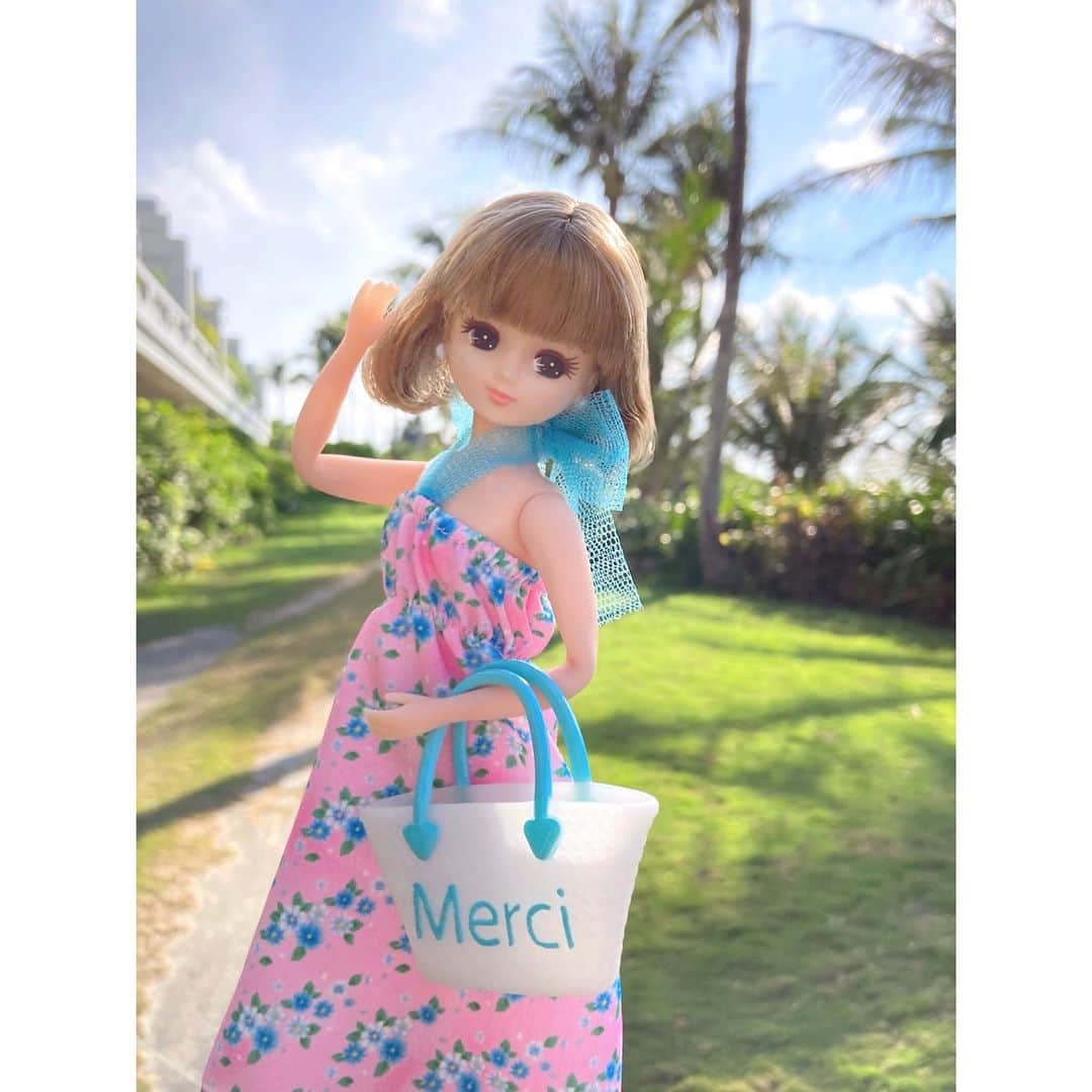 リカちゃんさんのインスタグラム写真 - (リカちゃんInstagram)「午後の日差しに映えるキュートでちょっぴりキッチュな #サマーワンピ でおでかけ♪ かわいいーって声をかけてくれてメルシー♡ #今日のコーデ #ootd  The focus of today's outfit is a cute summery one-piece♪  #リカちゃん #fashion #ootd #hairstyle #licca #liccadoll #japanesedoll #japan #girl #instadaily #instagood #instagramjapan #instagram」8月16日 13時00分 - bonjour_licca