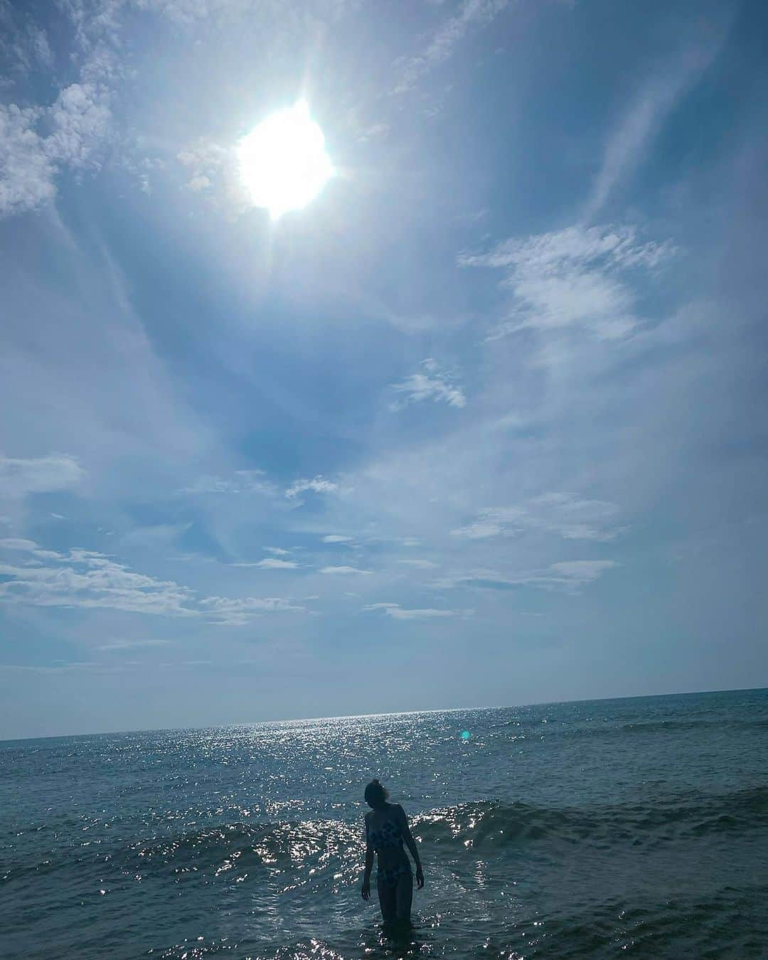 本間成美さんのインスタグラム写真 - (本間成美Instagram)「妹が撮ってくれた写真🌊  なんかすごかった😀  秋田でとっても夏を満喫できました🎐✨  #下浜海水浴場 #ストローの歪みは見なかったことに」8月16日 13時18分 - narumi517