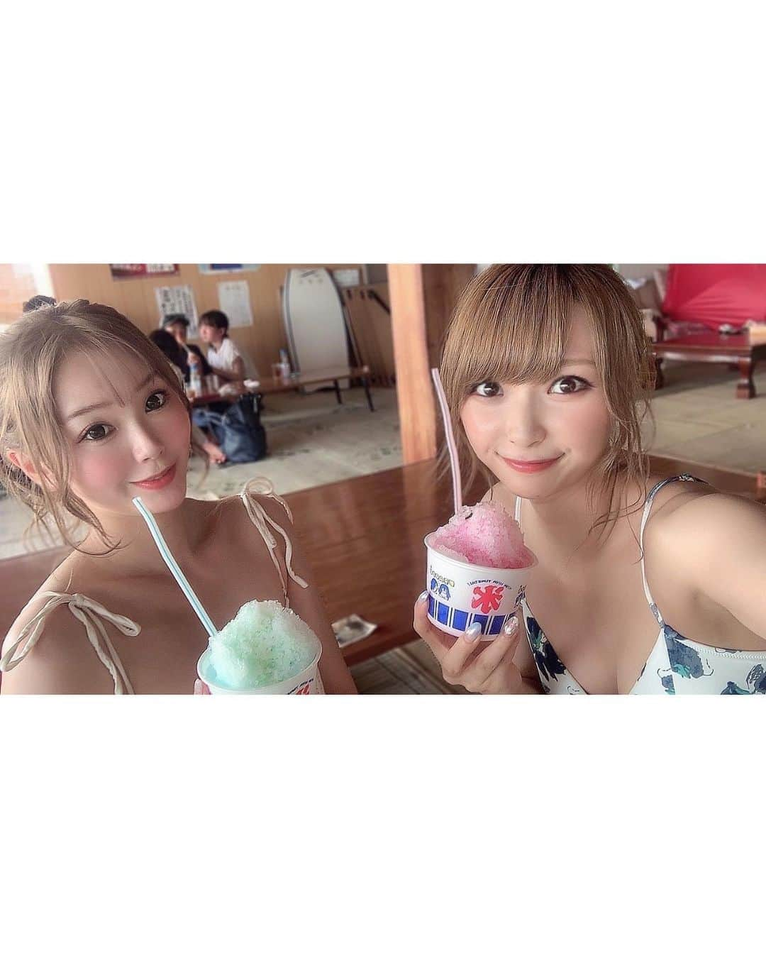 本間成美のインスタグラム：「妹が撮ってくれた写真🌊  なんかすごかった😀  秋田でとっても夏を満喫できました🎐✨  #下浜海水浴場 #ストローの歪みは見なかったことに」