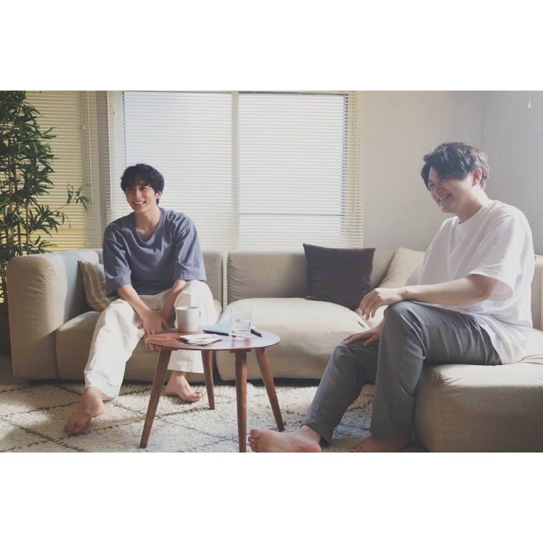 工藤秀平さんのインスタグラム写真 - (工藤秀平Instagram)「「ぜんぶ、うそ / 小関裕太&工藤秀平」各種配信サイトにてサブスク解禁されました。  Apple MusicやSpotifyをはじめ、いろんな媒体で聴けるようになったので、ぜひそれぞれの聴き方で楽しんでください。  3年前に『ぜんぶ、うそ』 を発表したときは、この曲がMVになるとか、配信されるとかまったく想像していなかったんですよね、ほんっと。  最初の投稿から、MV、iTunes配信、BBBchのライブと届けさせていただく中で、皆さんから沢山の感想をいただいて。  その言葉たちがあったからこうやって「ぜんぶ、うそ」という作品は最初の投稿だけにとどまらず、3年をかけてひとつひとつ前に進むことができました。  改めて、小関裕太(@yuta_koseki_68 )君と僕だけじゃなく、この曲に関わってくれたチームはもちろん、聴いてくれた皆さんがいたから完成したんだなと強く感じています。ありがとうございます。  これからもあなたの毎日に寄り添えるような曲でありますように。  #ぜんぶうそ #工藤秀平 #小関裕太」8月16日 13時24分 - kkshuhei