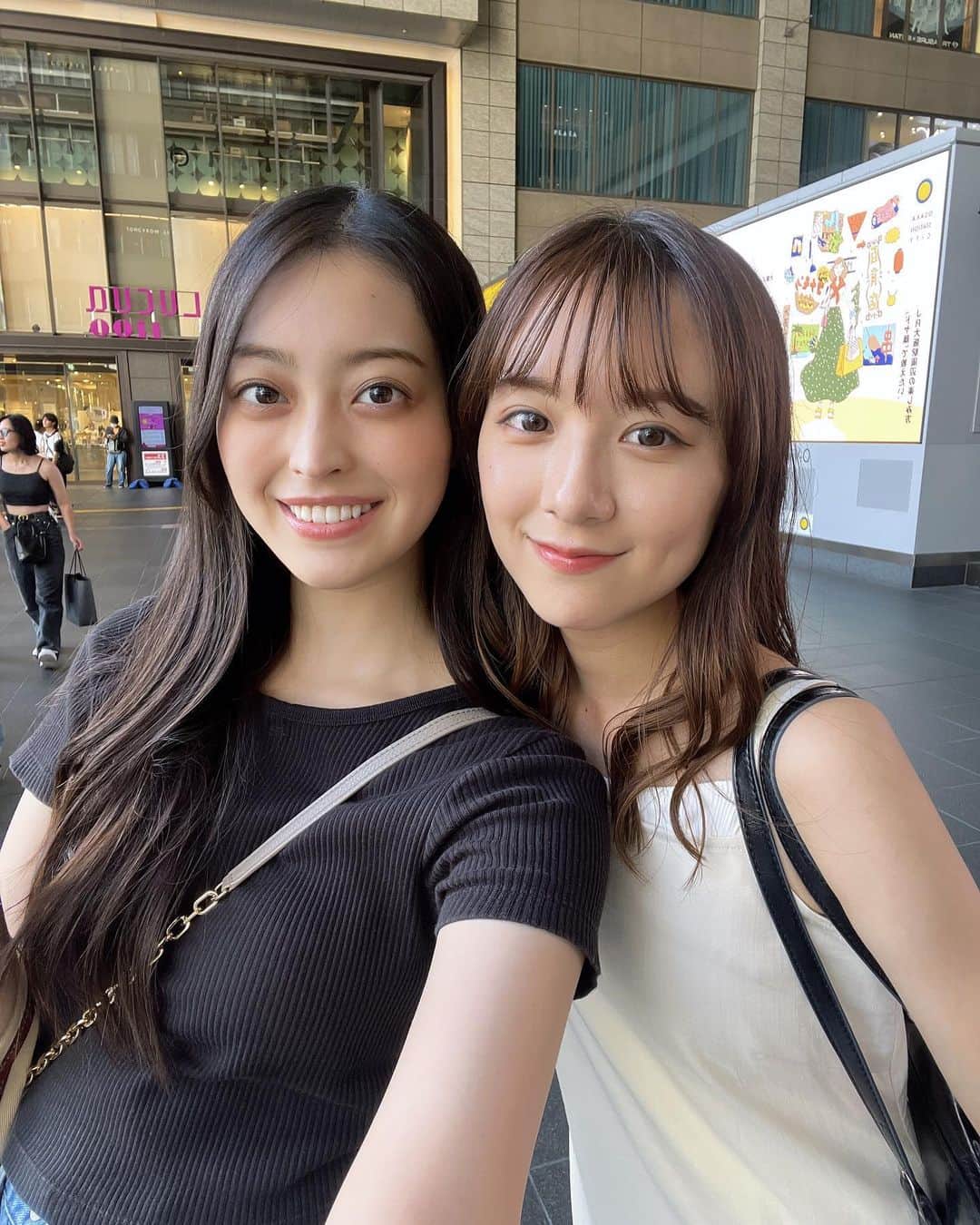 友恵温香のインスタグラム：「もかさんピン写🫶🫶 どの角度から撮っても美しいのである お互い切磋琢磨するぞ🔥🔥」