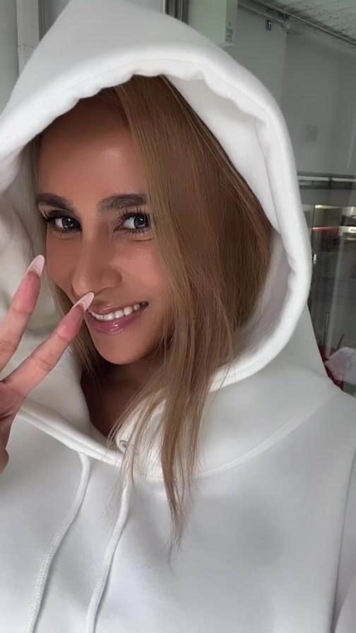 MALIAのインスタグラム：「8/22 11:59まで🎤🖤」