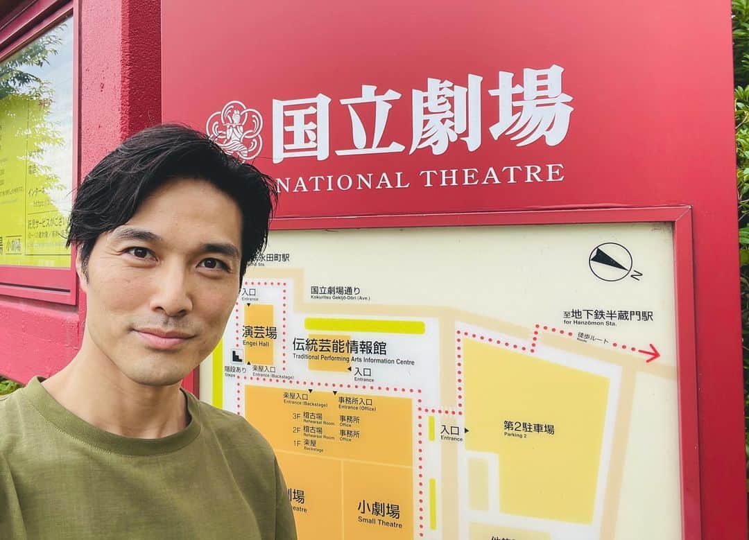 池田努のインスタグラム：「本日8/16(水)22:00から、FM世田谷「劇ナビ!!」にて『フェードル』の回が再放送されます！前回お聴き逃しの方は是非この機会に😃  約2年前から準備してきたフェードルの本番もいよいよ近づいてまいりました。  今日からは国立劇場の稽古場でラストスパートです🔥  和様式で繰り広げられる壮大なギリシャ悲劇の世界をどうぞお楽しみに！」