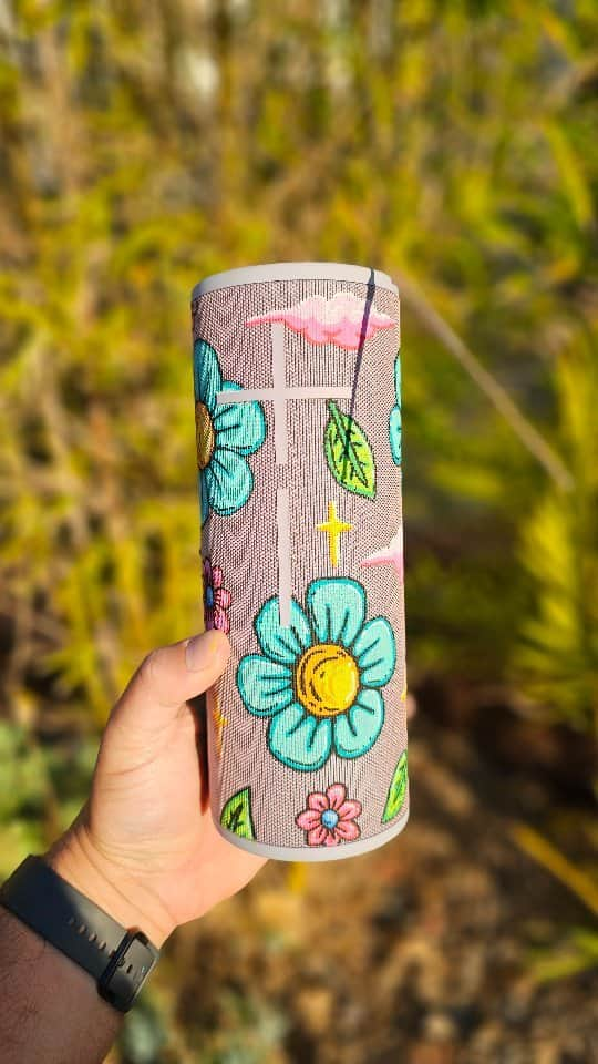 MULGAのインスタグラム：「Painting up a pink @ultimateears Megaboom speaker 💓🔊💓⁣ ⁣ #mulgatheartist #ultimateears #speakerart #bluetoothspeaker #posca #poscaart #artistlife #artistsofinstagram #art #artoftheday #arte #artcollector #australianart #australianartist #artistsoninstagram #artistlife #artistinstudio #ArtisticExpressions #artist #artistsoninstagram」