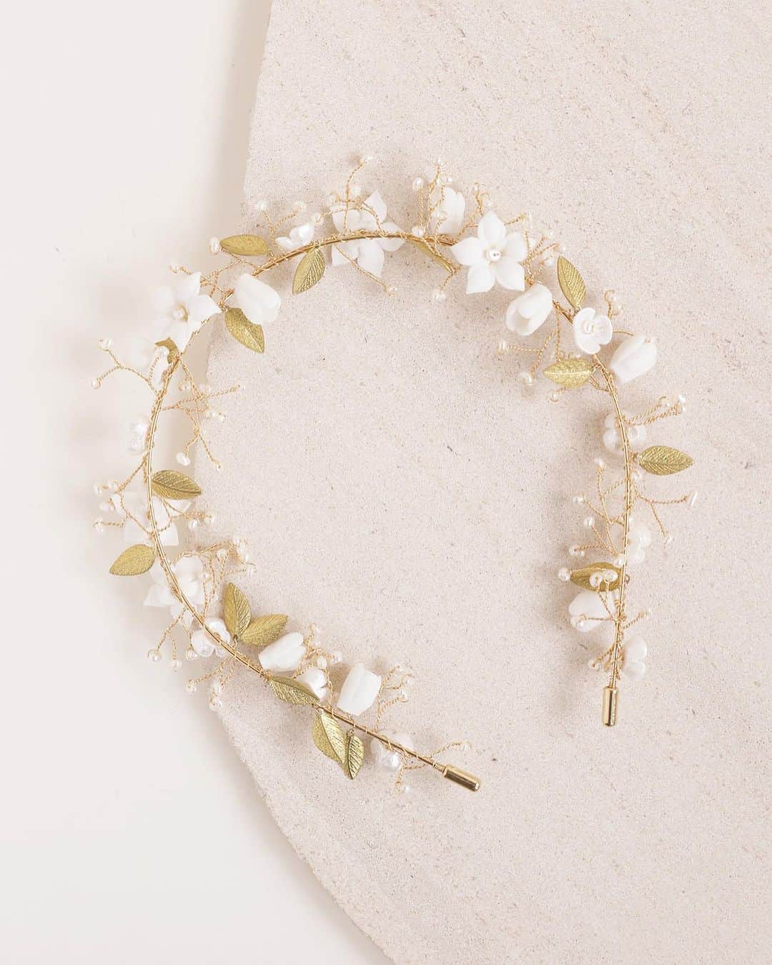 セレフィーナのインスタグラム：「Dorothea Headband - this one is special! We wire-wrapped each component and detail by hand.  Designed in California Handmade  Porcelain, Freshwater Pearls, Gold Plated Wire  6"L, 1.5"W Style No. H1086WHT」