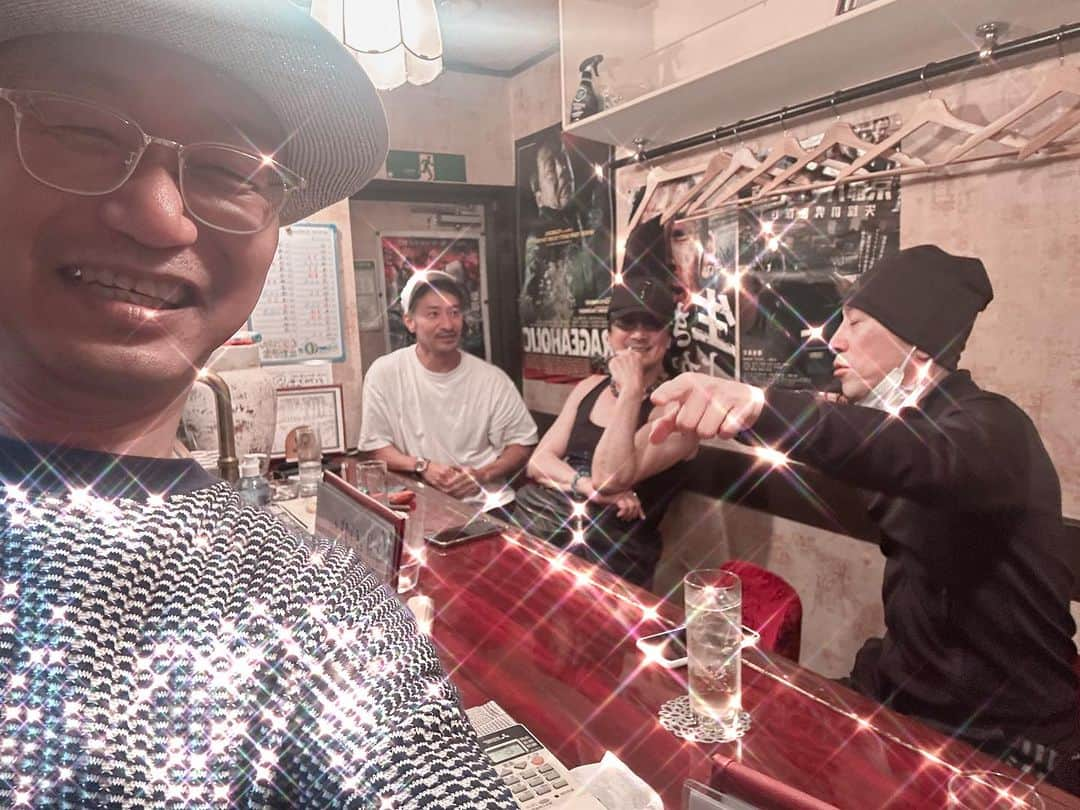 島津健太郎さんのインスタグラム写真 - (島津健太郎Instagram)「黒田さんと祥行君が来てくれたー！ そしたらいきなり筧さんが❣️  写真は撮ってないけどその後も俳優、女優が集まってなかなかカオスな時間でした😆 楽しかったのはもちろんやけど、もっと話したかったー！  #筧利夫 #黒田崇矢 #山口祥行 #歌舞伎町 #もうこはん」8月16日 14時21分 - k_super_xtreme