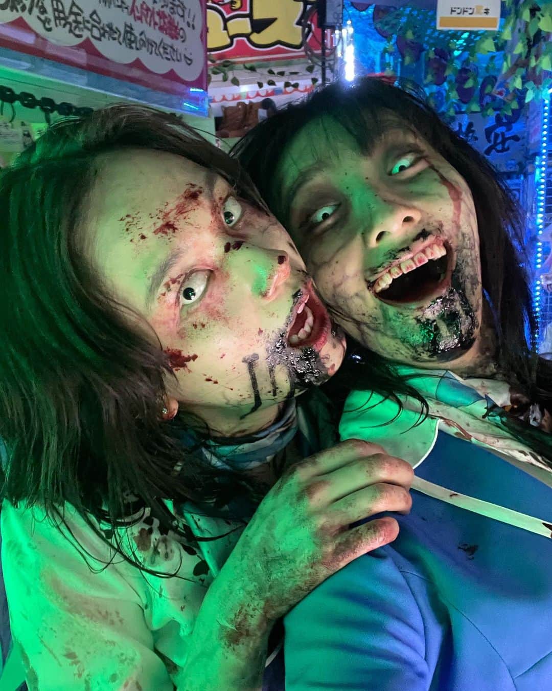 のインスタグラム：「ゾン100オフショット🧟‍♀️🧟🧟‍♂️ チームゾンビ楽しかったなぁ🫶  Netflixにて配信中です🔸  #ゾン100 #ゾンビになるまでにしたい100のこと」