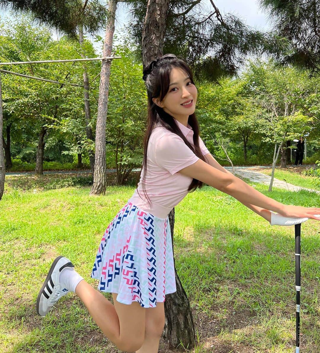 ジャング・ウネ・サングのインスタグラム：「i love this outfit 💝 제이린드버그 ⛳️ #광고 #ad」