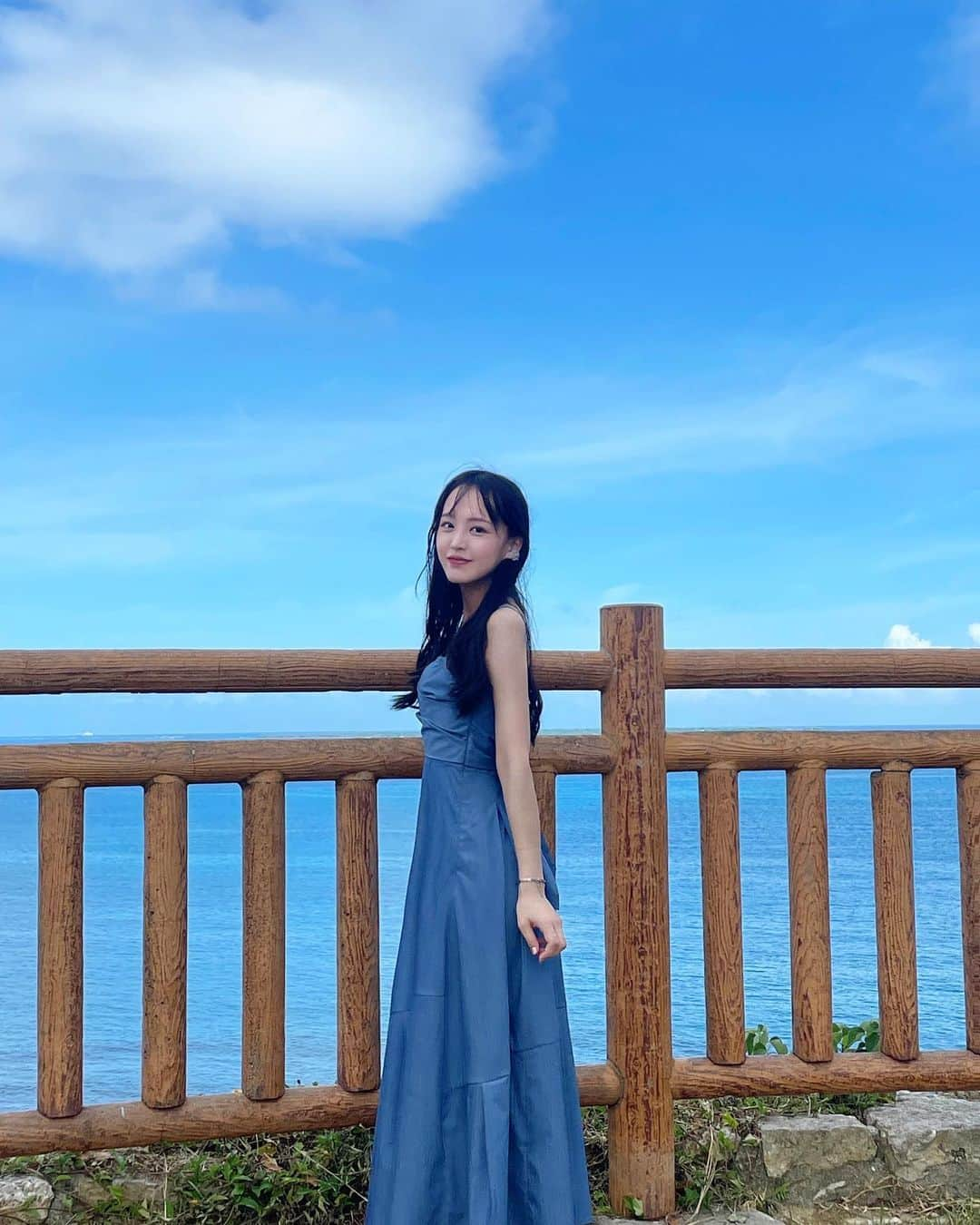 福田朱里さんのインスタグラム写真 - (福田朱里Instagram)「青い空、青い海🛟🐬  #夏 #海 #空 #青 #キャミワンピ #ダズリン #スポサン #アイドル #ナチュラルメイク #キャミソールワンピース #キャミソール #肩出し #骨格ウェーブ #バックリボン #ブルーコーデ #青コーデ #randa #dazzlin #fashion #japanesegirl #japantravel #Japan #japantrip #japanfashion #Summer #stu48 #idol #sea #Blue #sky」8月16日 14時37分 - akaringo_stu48