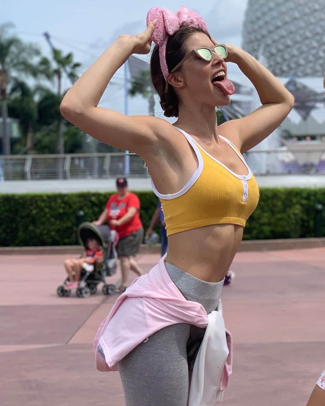 Amanda Cernyさんのインスタグラム写真 - (Amanda CernyInstagram)「How to rent out Disney World for just you and  your family? Go in August🔥🔥🔥🔥🥵☀️🔥🔥☠️ you’ll almost die of heat exhaustion but the memories will last a lifetime 🥰」8月16日 14時45分 - amandacerny