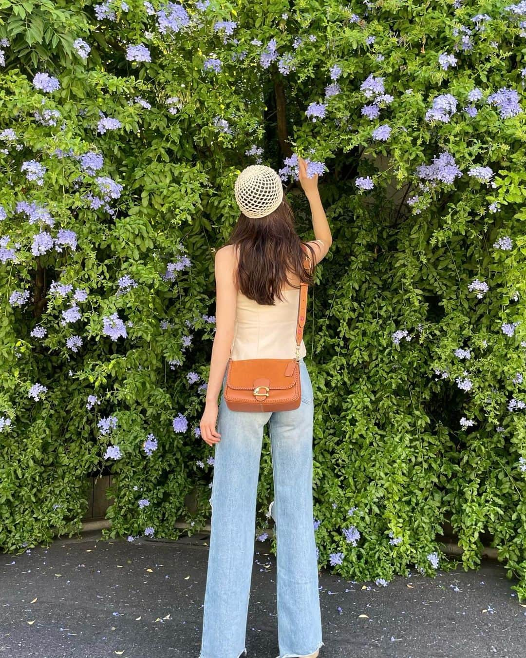 松島花さんのインスタグラム写真 - (松島花Instagram)「: 私服🦋 コーチのバッグを主役に☺️👜 ストラップの花柄がかわいい🌼 秋冬にウェスタンブーツとも 合わせたいな〜👢🍂 : @coach_japan @coach  #CoachJapan #CoachNY  #ootd #outfit #hanaoutfit  #コーチバッグ #花私服」8月16日 14時59分 - hana_matsushima_official