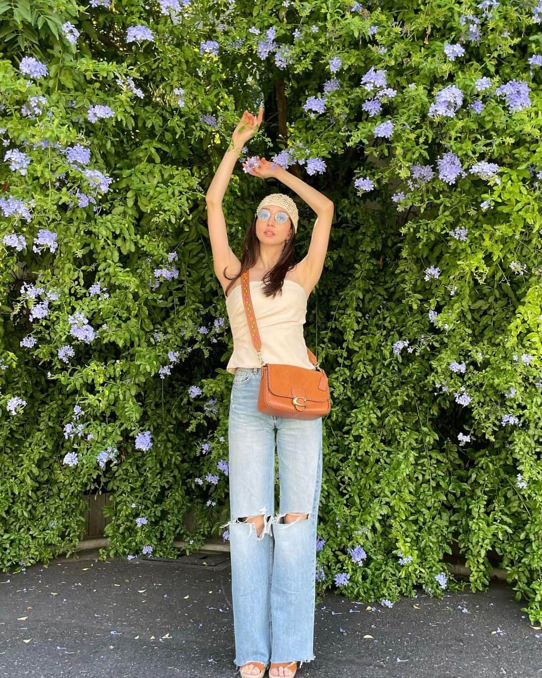 松島花さんのインスタグラム写真 - (松島花Instagram)「: 私服🦋 コーチのバッグを主役に☺️👜 ストラップの花柄がかわいい🌼 秋冬にウェスタンブーツとも 合わせたいな〜👢🍂 : @coach_japan @coach  #CoachJapan #CoachNY  #ootd #outfit #hanaoutfit  #コーチバッグ #花私服」8月16日 14時59分 - hana_matsushima_official