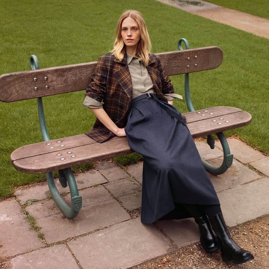 のインスタグラム：「DAKS AUTUMN / WINTER 2023  A WEEK WITH DAKS  ロンドンのクラーケンウェル・ショーディッチ・グリニッジの3つの都市がテーマとなり、ストーリーが構成されています。  #daks #ダックス #英国御用達ブランド #英国ブランド  #dakslondon  #23AW #23aw  #先行予約  #aweekwithdaks」