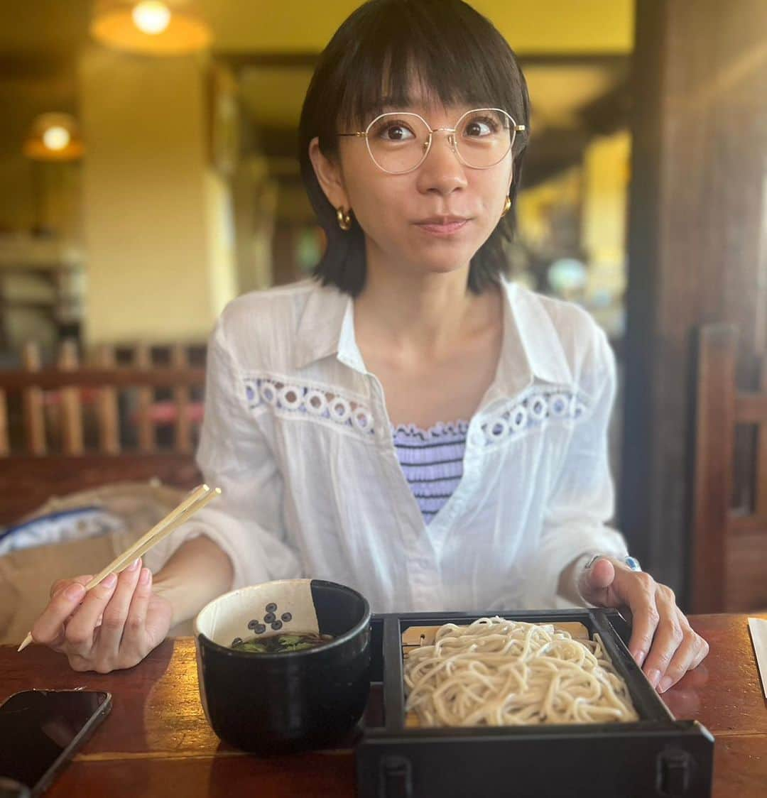 時東ぁみさんのインスタグラム写真 - (時東ぁみInstagram)「お蕎麦×メガネさん ・ たまたま見つけたところなんだけど、鎌倉山の途中にあるお蕎麦屋“檑亭”さん 有形文化財の中で食べられる、とても貴重なお蕎麦屋さんなの！ 味が美味しいのはもちろんのこと、景色や空気全てが贅沢！！！ ・ 浄化されました☆ みんなも癒されてほしいのでswipe→動画もあるよ☆ ・ #時東ぁみ #ランチ #lunch #お蕎麦 #soba #鎌倉 #kamakura #鎌倉山 #檑亭 #らい亭 #美味しい #景色最高 #自然 #山 #海 #贅沢な時間 #旅行気分 #有形文化財 #癒された #浄化 #気分最高」8月16日 14時52分 - amitokito