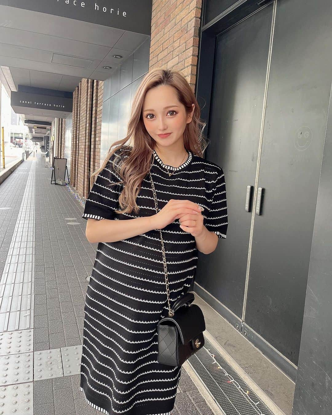 SUZUさんのインスタグラム写真 - (SUZUInstagram)「♡  お腹まん丸でだるまみたい（笑） 早くかわいい服いっぱい着たい🐰♡  #マタニティコーデ#妊婦コーデ #モノトーンコーデ #マタニティライフ#妊娠後期#妊婦体重管理  #マタニティフォト#妊婦#2人目妊娠中  #女の子ママ#姉妹ママ#妊娠中#ワンピース #妊娠記録#ママコーデ#ママファッション」8月16日 15時02分 - suzuchibi