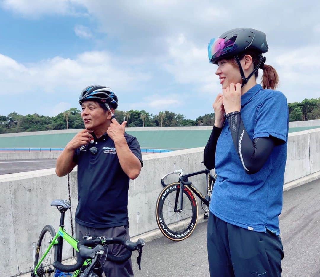 迫田さおりさんのインスタグラム写真 - (迫田さおりInstagram)「・ MBC【週刊1チャンネル】 ・ かごしま国体の取材に行ってきました‼︎ 今回は自転車競技🚴 ・ 競技用の自転車に乗らせていただきフィールドでも走らせていただきました‼︎ やっぱり見るのとやるのではぜんぜん違う‼︎難しかったー💦 それに自転車の軽さとヘルメットの軽さには驚きです‼︎軽すぎる‼︎ ・ 貴重な経験をありがとうございました‼︎ 放送は9月中です‼︎ また詳細分かりましたら投稿します🚴🚴🚴 ・ ・」8月16日 15時05分 - saori.rio