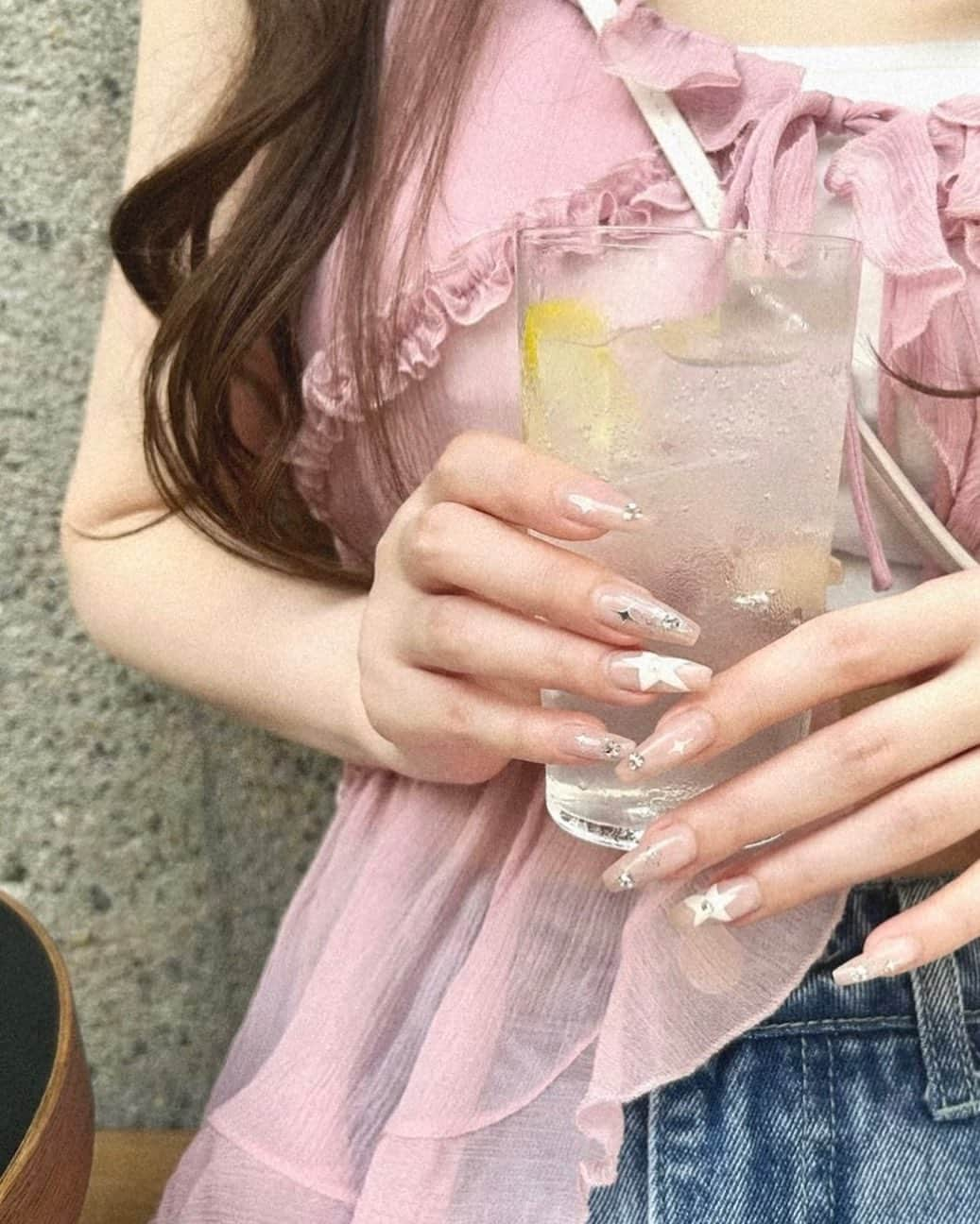 きぬさんのインスタグラム写真 - (きぬInstagram)「💅🤍  今回のネイルかわいすぎて🥹🥹rinさんいつもありがとうございます♡ @a.l.u.m__rin」8月16日 15時21分 - 2_5_2555