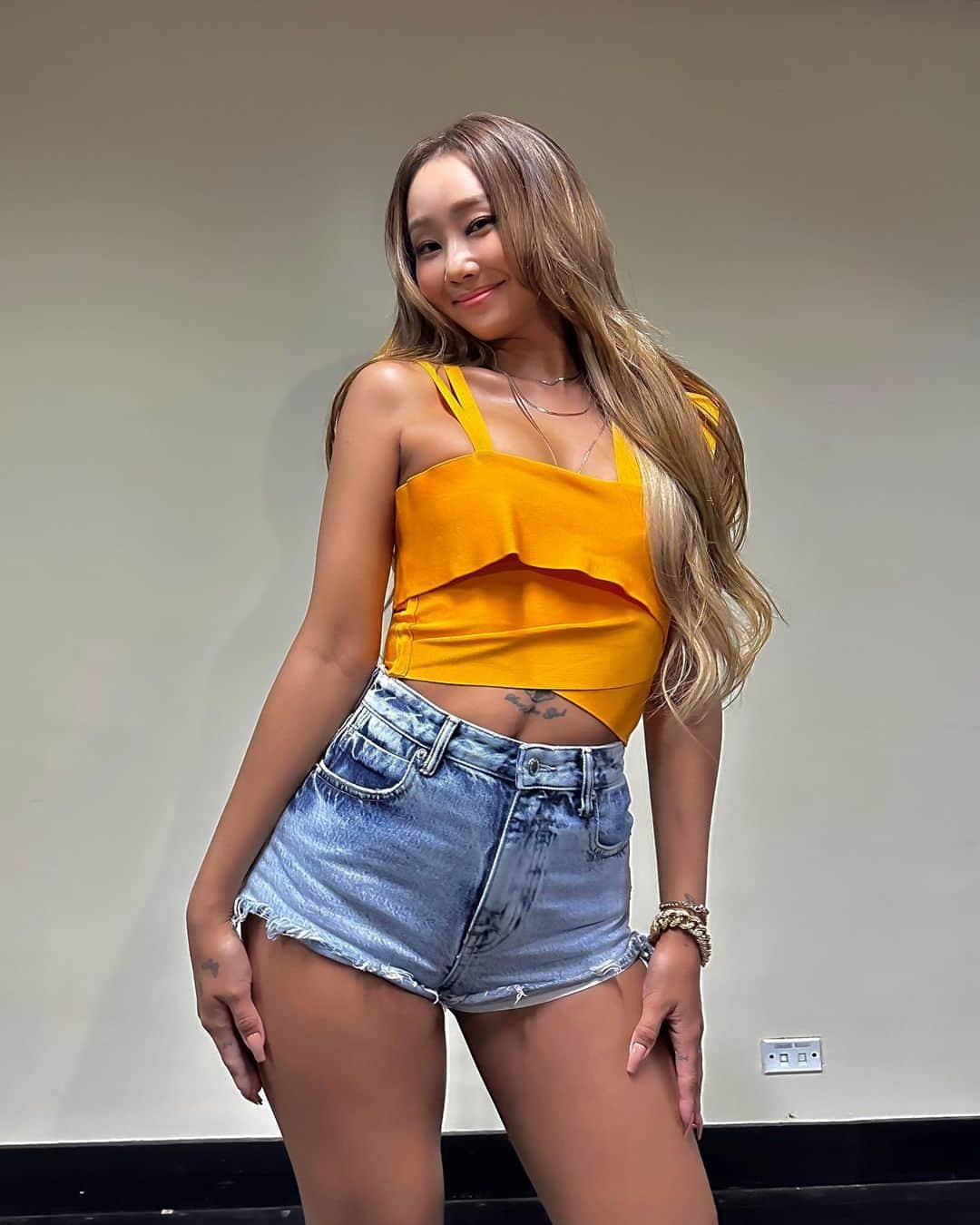 ヒョリンさんのインスタグラム写真 - (ヒョリンInstagram)「🩶🧡」8月16日 15時22分 - xhyolynx