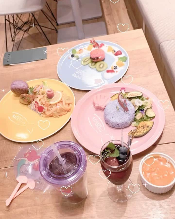 白井美帆のインスタグラム：「#リトルマーメイドコラボカフェ  少し前のですが🌊🧜‍♀️🤍 全部が可愛いのよ」