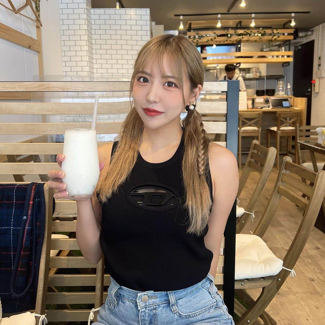 NOCOのインスタグラム：「今週バナナジュース3回目💖...うそ。話盛った２回です🍌 #盛り癖ある #これもイブが撮ったよ @_1210.ibuibu  @noco.mg_official」