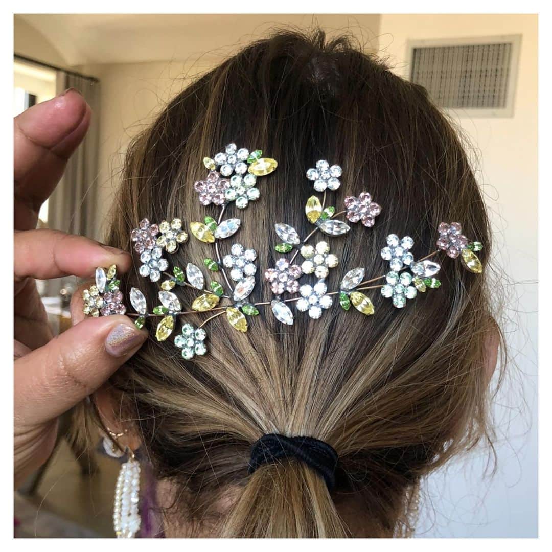 NOVARESE Dress Officialのインスタグラム：「⁡ Jennifer Behrと作ったマルチカラーのアクセサリーは、カラードレスにぴったり もちろんウエディングスタイルにカラーアクセサリーを合わせるのも素敵 ヘアコーム、イヤリング共に2デザインづつのご紹介となります お問合せ、試着予約はお近くのノバレーゼまで ⁡ Hair comb and earrings: @jenniferbehr @novaresewedding  ⁡ #ノバレーゼウエディング #ノバレーゼ #ノバレーゼドレス #プレ花嫁 #東京花嫁 #関西花嫁 #名古屋花嫁 #広島花嫁 #福岡花嫁 #ウエディングドレス #ノバレーゼ花嫁 #novaresewedding #novarese #novareseexclusive」