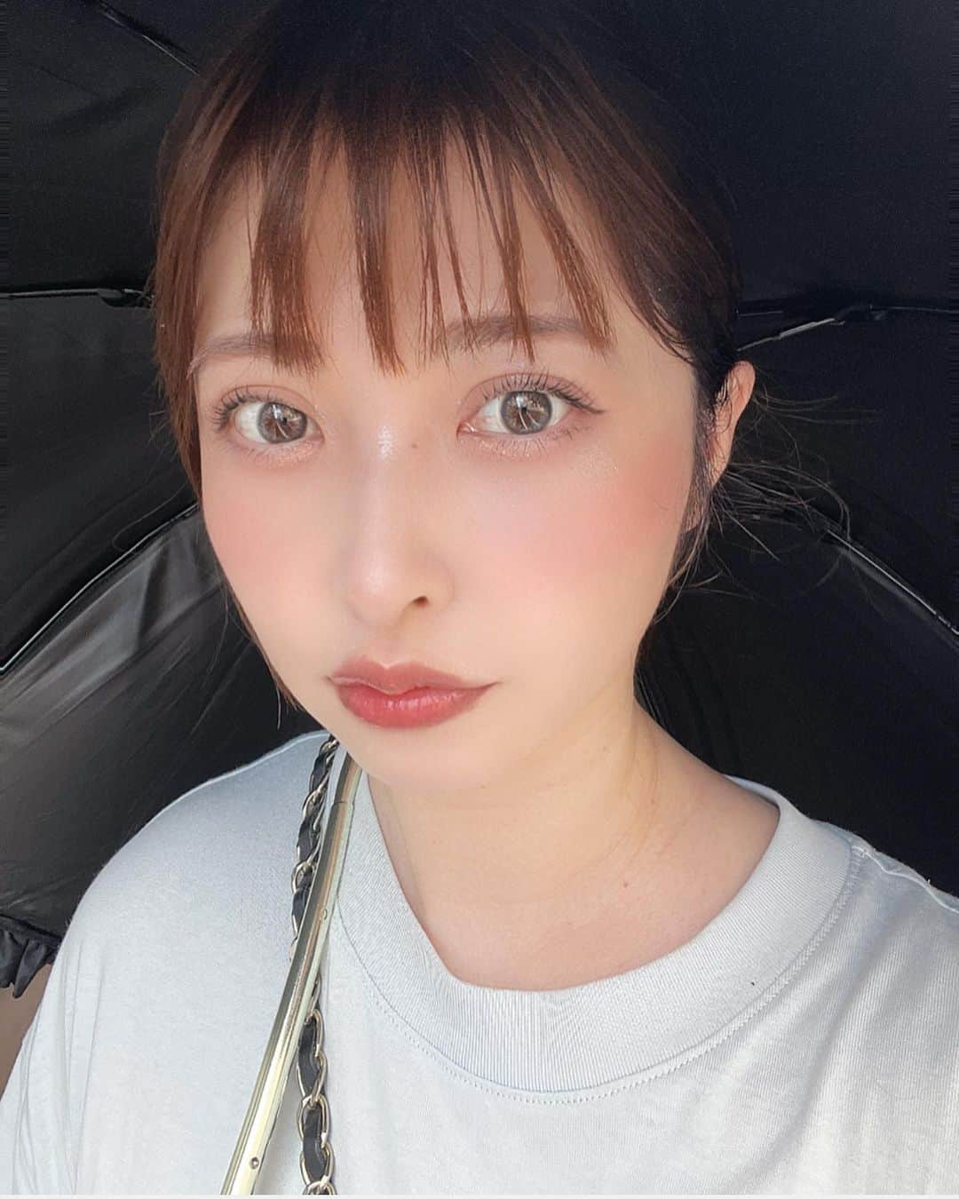 雨宮奈生さんのインスタグラム写真 - (雨宮奈生Instagram)「東京中央美容外科中野院 @tcb_nakano の院長住尾先生 @tcb_sumio_hirotaka に唇ヒアルロン酸入れてもらってから1ヶ月経ったよ！  ビフォアフ見てもらったらわかるように口角がすごくかわいくなりました🩵 への字口のかが気になってる人には本当おすすめ！  次はおでこのへこみにいれたい🥹  #PR #東京中央美容外科 #東京 #中野 #美容整形 #唇ヒアルロン酸」8月16日 15時52分 - naoamamiya