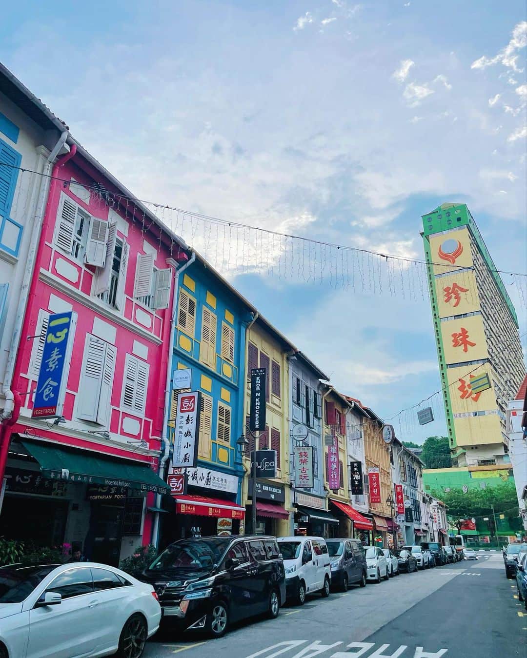 明璃奈さんのインスタグラム写真 - (明璃奈Instagram)「Singapore Chinatown  Cute building wall♡」8月16日 16時03分 - __arina.3