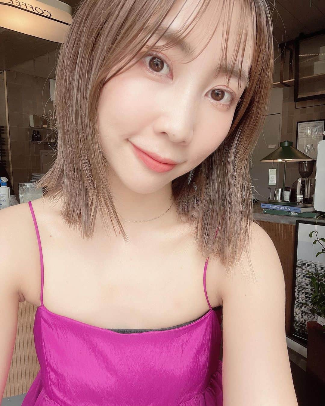 近野莉菜さんのインスタグラム写真 - (近野莉菜Instagram)「この夏とってもお気に入りのワンピース🩷 展示会で一目惚れしたの🥹✨ あと何回着れるかな？✨  今日で夏休みも終了🤣 明日からまたお仕事頑張ります🫶  #frayid #フレイアイディー #ちかりな私服」8月16日 16時20分 - chikano.rina