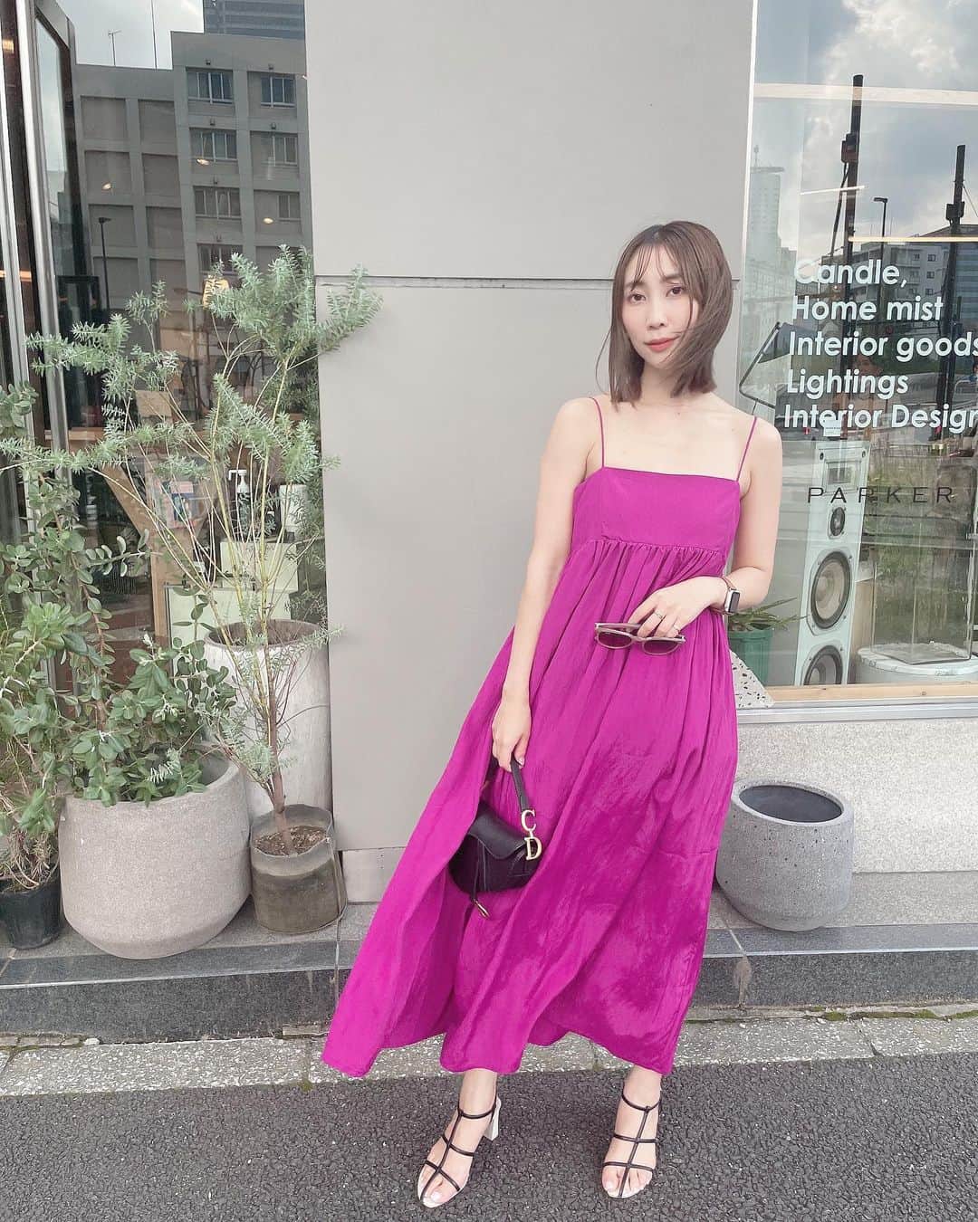 のインスタグラム：「この夏とってもお気に入りのワンピース🩷 展示会で一目惚れしたの🥹✨ あと何回着れるかな？✨  今日で夏休みも終了🤣 明日からまたお仕事頑張ります🫶  #frayid #フレイアイディー #ちかりな私服」