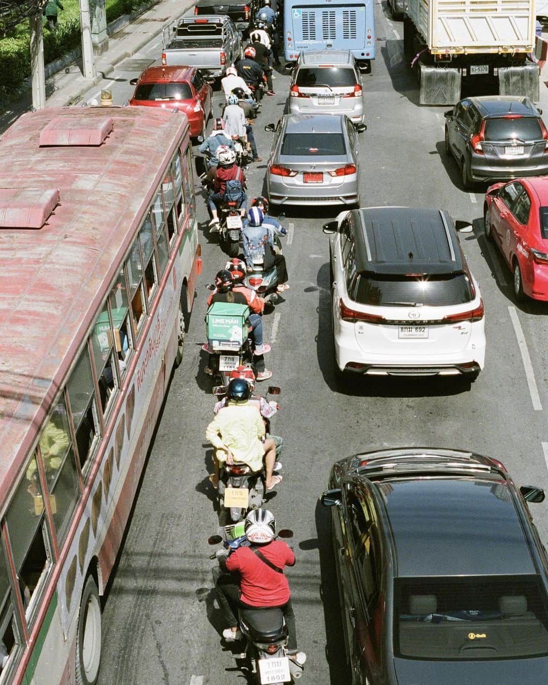 トロ・イ・モアのインスタグラム：「Bangkok, 35mm  From my photo book ‘Microcosm’」