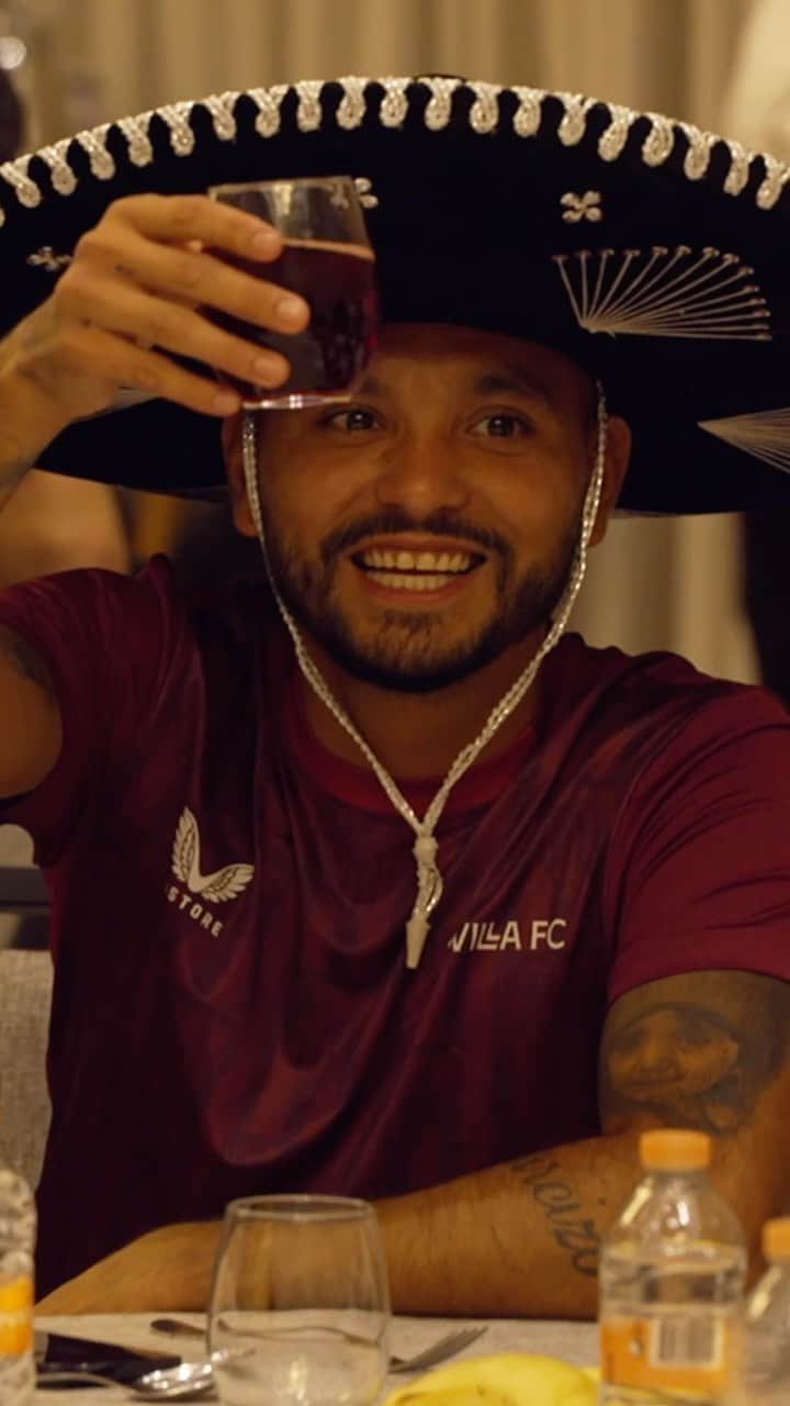 セビージャFCのインスタグラム：「🇲🇽 🎸 El himno del Sevilla FC en versión mariachi es 𝗣𝗨𝗥𝗔 𝗚𝗟𝗢𝗥𝗜𝗔 😍  #WeareSevilla #NuncaTeRindas #LaLigaSummerTour #SevillaFC #mexico」
