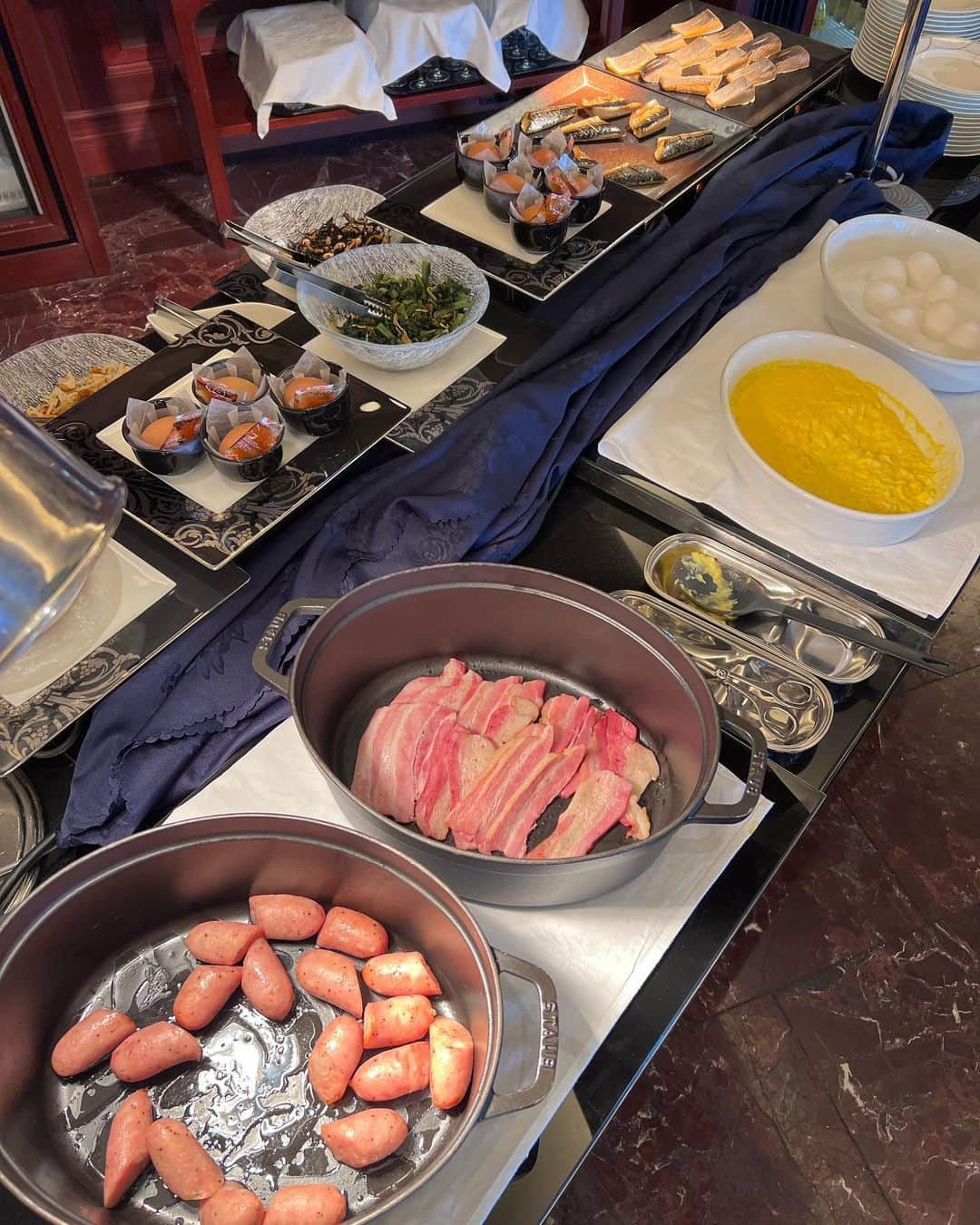 宮田綾子さんのインスタグラム写真 - (宮田綾子Instagram)「ANAクラウンプラザホテル大阪の朝食はクラブラウンジでフレンチトースト🍞焼きたてフワフワで美味しかった🍴 サラダやソーセージ、和食などもビュッフェであります🥢 眺めも良くて気持ちの良い朝です☀️ @anacrowneplaza_osaka   セミナーについての質問をいただきますが、インスタ始めたばかりの方でももちろん大丈夫です！楽しくインスタを使える様になる方法などもお話しします🎤 🦋8/26(土)大阪「宮田綾子の結果にこだわるインスタセミナー」開催 最新のインスタの上手な使い方をお話しします🎤 詳細はプロフィールURLから👆申込後すぐにメールが届きますのでご確認ください📩 ❤️ @ayako__miyata ←21.2万フォロワーありがとう❤️  #anaクラウンプラザホテル大阪 #ホテル朝食 #ホテルステイ #大阪観光 #大阪旅行 #大阪ホテル #大阪グルメ #北新地グルメ #淀屋橋グルメ #osaka #osakahotel #osakajapan」8月2日 8時18分 - ayako__miyata