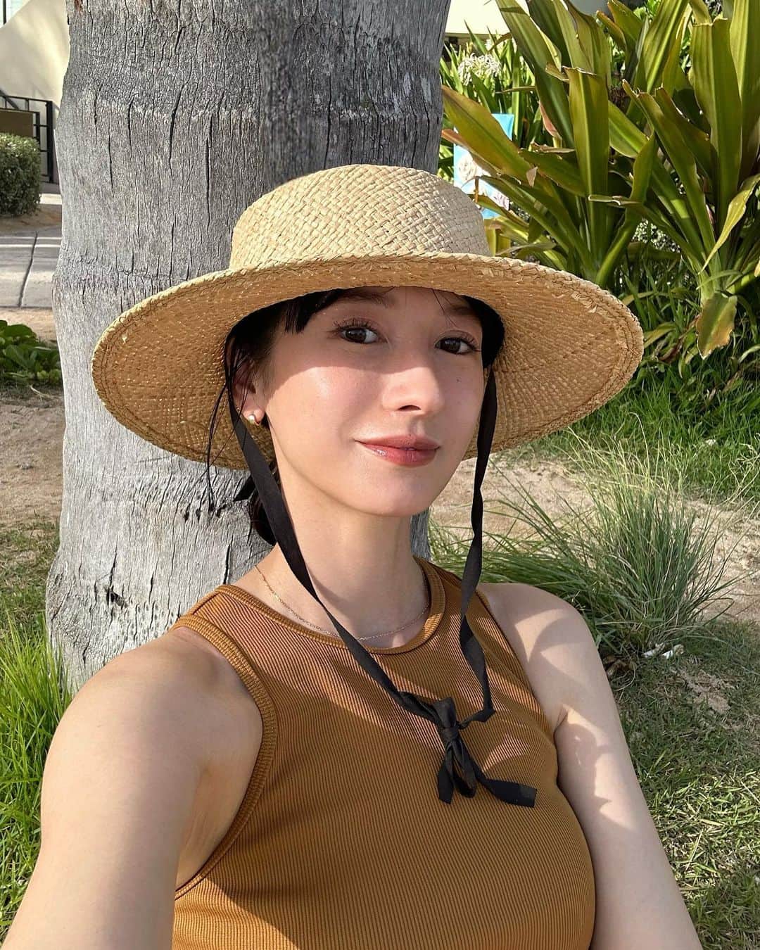 松本恵奈のインスタグラム：「海辺でまったり〜🌊 ただただ幸せ♡ ちなみにこの水着も来年のサンプルです♡ #ハワイ #まったり #summervacation #夏休み」