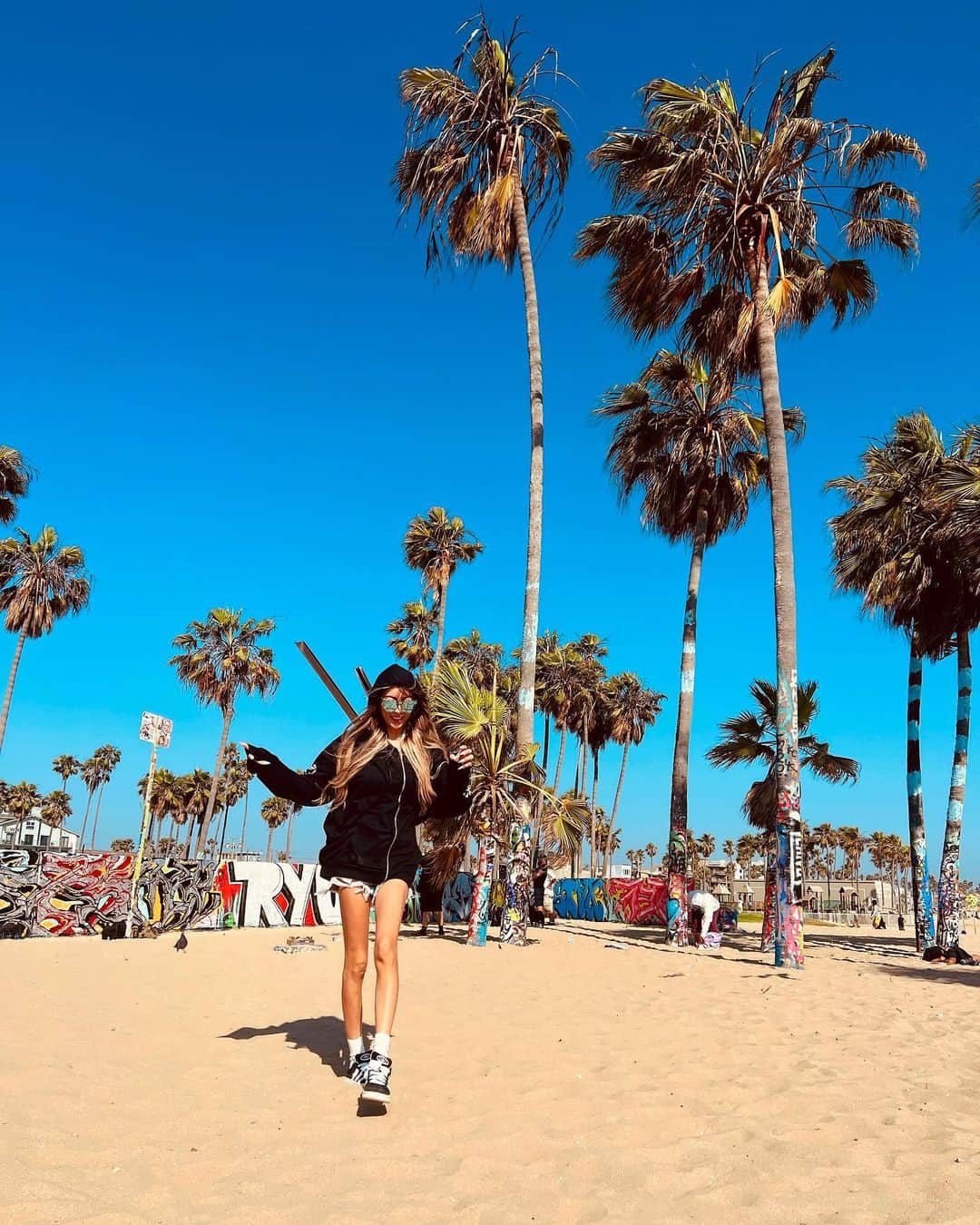 GENKINGのインスタグラム：「Finally I'm back🇺🇸🌴 I've always wanted to go so I'm happy😍」