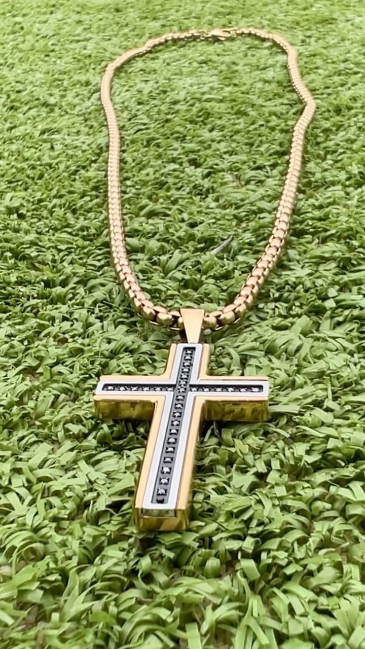 エイドリアン・ゴンザレスのインスタグラム：「Elevate your game with an all-star lineup of religious jewelry with a modern touch. Titan by Adrian Gonzalez. Exclusively at @DanielsJewelers 💎 ⚾️」