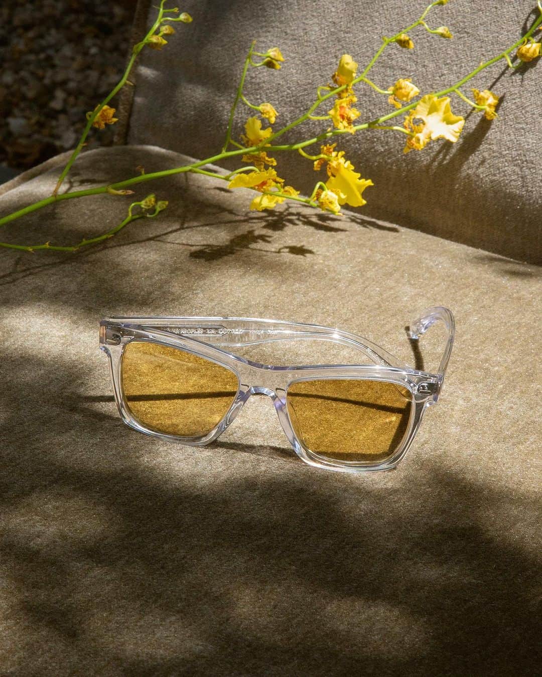 オリバーピープルズのインスタグラム：「Summer calls for color. Oliver Sun Limited Edition with Crystal acetate and Yellow lenses.」