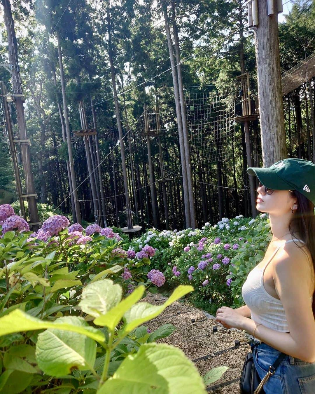 水上桃華さんのインスタグラム写真 - (水上桃華Instagram)「紫陽花祭りしてた時☂️  お友達がインスタ用にたくさん写真撮ってくれた♡ 400枚以上も撮ってくれて選べなくて紫陽花の時期すぎてた笑  本当暑すぎてユニクロのカップ付きキャミが楽すぎる🫶🏻  #三島スカイウォーク #紫陽花まつり #mishimaskywalk #静岡」8月2日 0時18分 - carbsdaisuki_