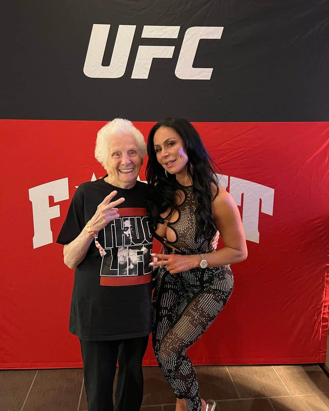 Kendra Lustさんのインスタグラム写真 - (Kendra LustInstagram)「Happy birthday #gangster #granny 🎉🥳❤️」8月2日 0時15分 - kendralust