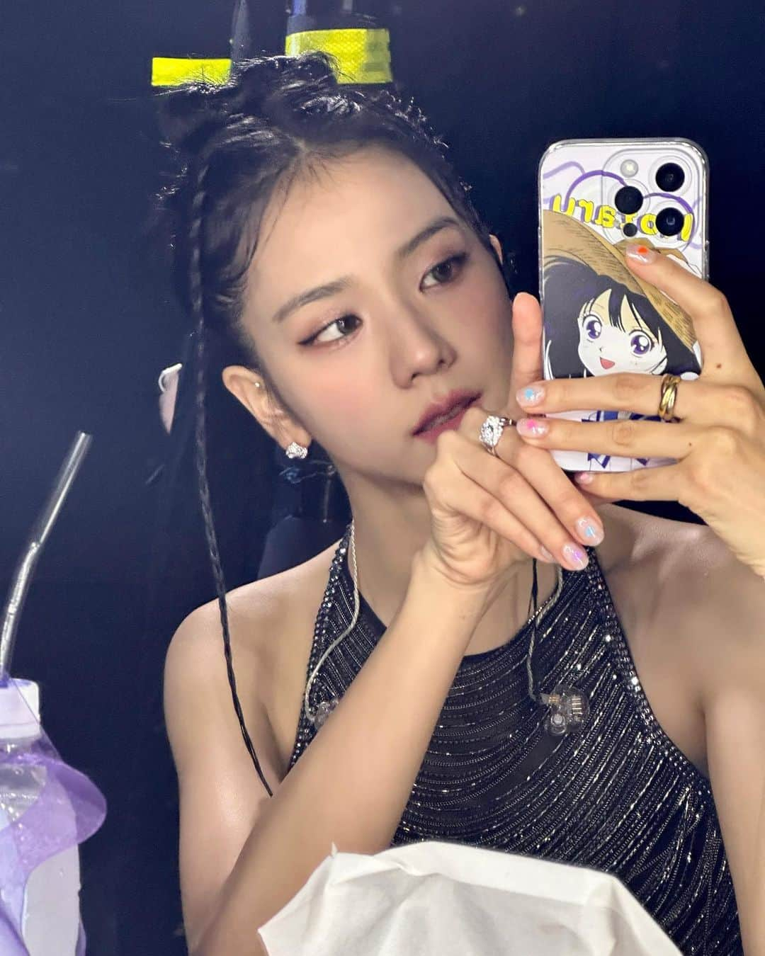 ジスのインスタグラム：「I had such a good time in Vietnam, where I visited for the first time! I got a lot of energy from BLINK! See you soon. I love you 🖤💖」