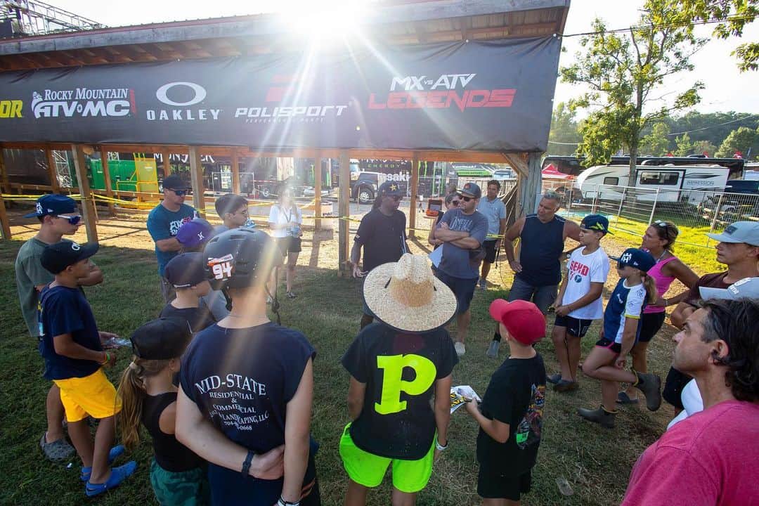 Racer X Onlineさんのインスタグラム写真 - (Racer X OnlineInstagram)「The proving grounds at the ranch 🤘🏼 @lorettalynnmx is off and running 📸 @align.with.us #LLMX」8月2日 0時24分 - racerxonline