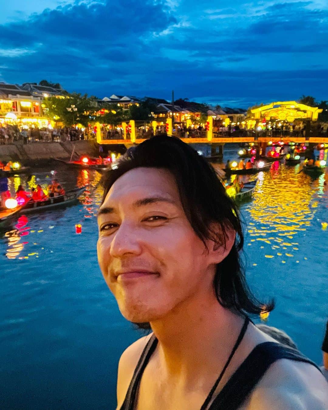 金子昇のインスタグラム：「夜のホイアン。  #vietnam  #hoian  #金子昇 #綺麗だった」