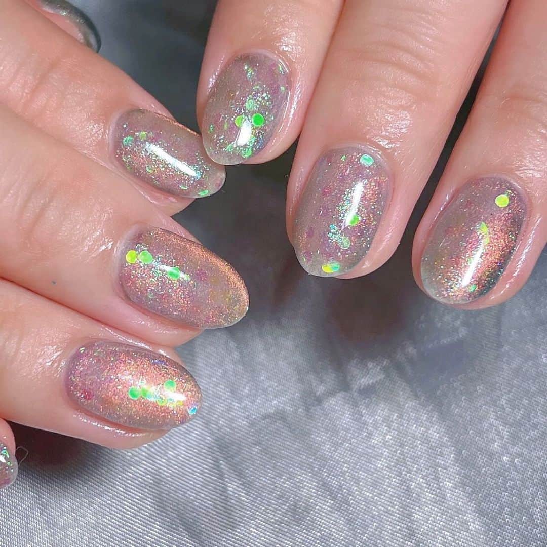 なかやまちえこのインスタグラム：「magnetic🪄⠀ ⠀ @licaxxx1 さん⠀ 前回のネイル⠀⠀ ⠀ @aby_sharenail  #nail #nails #nailart #ネイル #美甲 #ネイルアート  #japanesenailart #manucure #japanesenails #manicurist #gelnails #أظافر #네일아트 #미용  #เพ้นท์เล็บ #artedeuñas #เพ้นท์เล็บเจล #ジェルネイルデザイン #ネイルデザイン #nagelkunst #マグネットネイル #magneticnails」