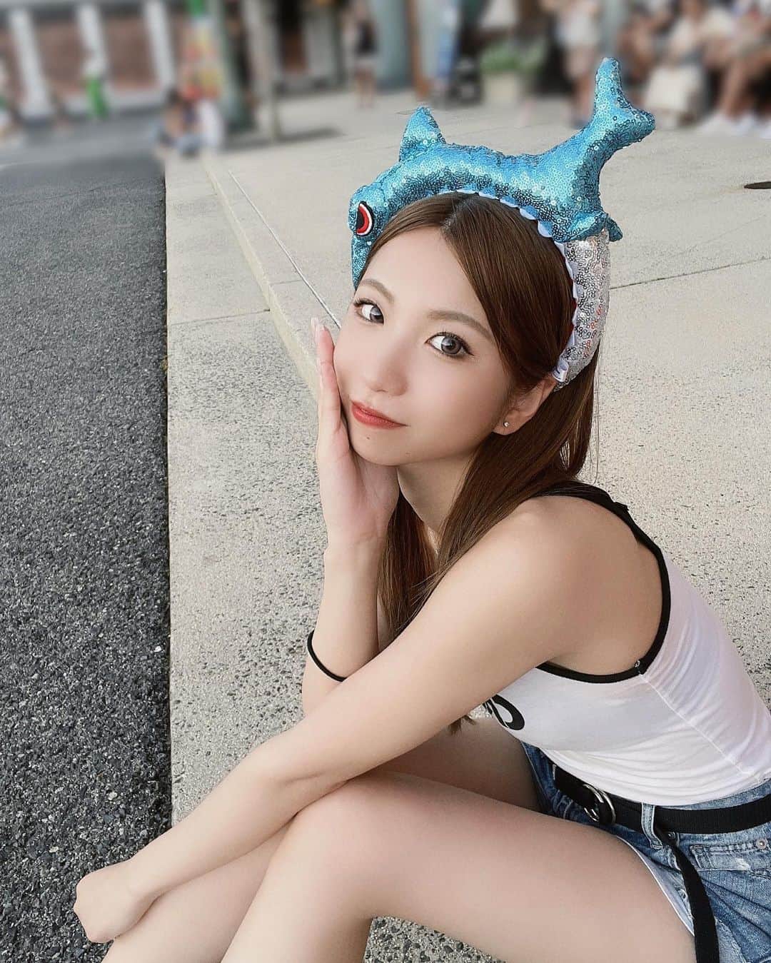 のインスタグラム：「. 5時半まで一緒に居た親友と またお昼に集合してユニバ行きました🚗☀️ まだまだ若いｿﾞ😸💖」