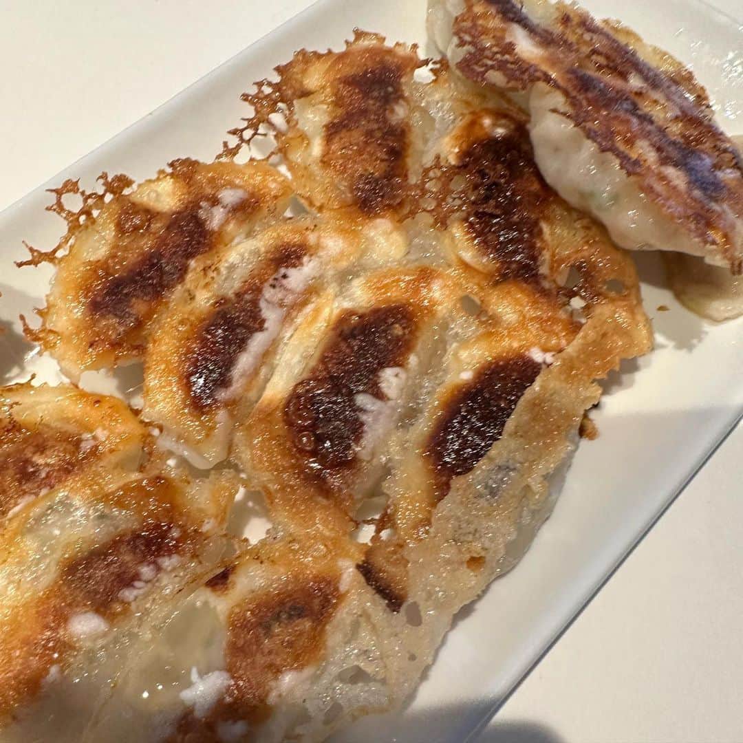 のインスタグラム：「とにかく餃子を食べていたい🥟 #クロワッサン餃子 #TAREYA #ちゃんと説明書通りに作ったw」