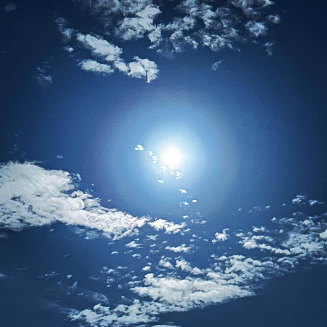 純名里沙さんのインスタグラム写真 - (純名里沙Instagram)「月の輝く夜🌕  今日の満月はSturgeon Moonというそうな🦈  満月は（新月も）疲れが出やすいと聞いたことがあります。皆さま、どうぞご自愛くださいね🫶  今日良いことがあった人も、そうではなかった人も、 明日は明日の風が吹く〜✨  Good Nigit & Sleep Tight💤  いい夢を✨  #sturgeonmoon #満月の夜 #fullmoon🌕 #今日の嵐 #大丈夫でしたか #ご自愛ください #おやすみなさい💤」8月2日 0時49分 - risajunna3158