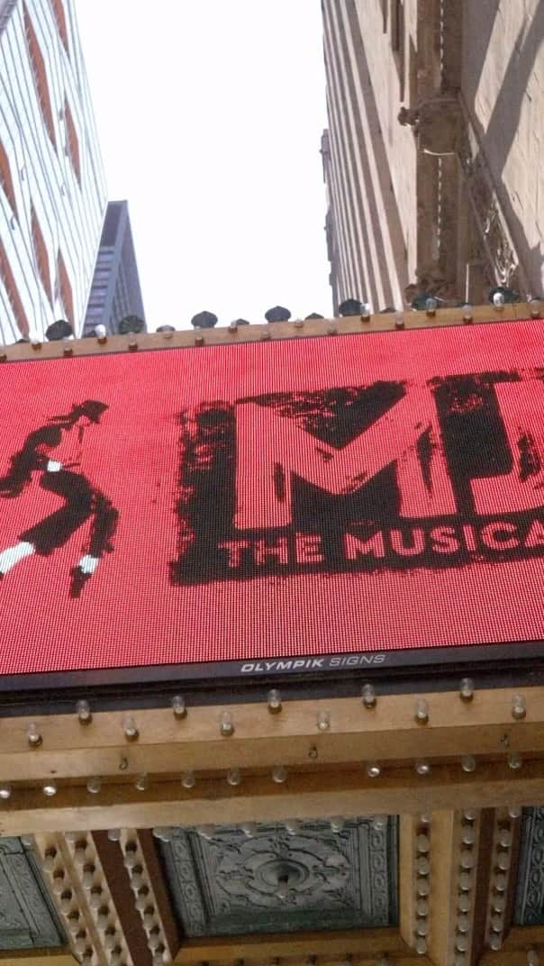 マイケル・ジャクソンのインスタグラム：「The cast of the US national touring company of @mjthemusical has been working hard in rehearsals and performances begin in Chicago today at the Nederlander Theater and continue through September 2nd, 2023. Roman Banks performs as MJ. The tour includes stops in Atlanta, Dallas, Los Angeles, Seattle and several more cities. Hit the link in stories to see the tour performance dates. #MJtheMusicalTour」