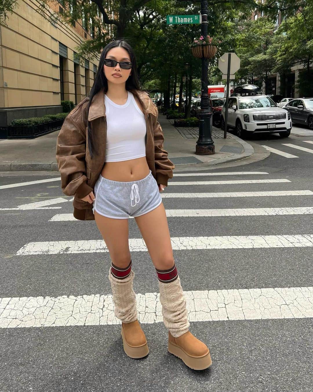 アグのインスタグラム：「These boots were made for walkin’ @UGG #UGG #UggPartner」