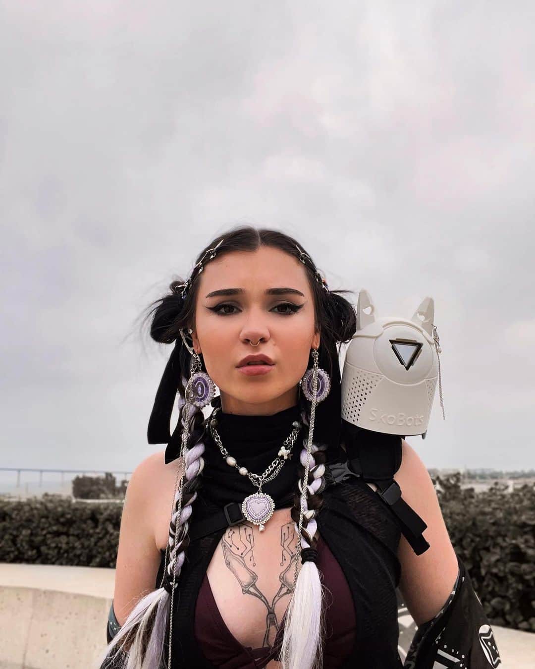 Instagramさんのインスタグラム写真 - (InstagramInstagram)「Boozhoo (hello).  “My goal is to equip Indigenous youths with digital literacy skills needed to protect our communities, and I’m doing it with free robots that speak Indigenous languages.” —Indigenous robotics inventor @danielleboyer (Danielle Boyer)  Danielle is the founder of the The STEAM Connection, a youth-led charity that has reached more than half a million young people through technical education with an emphasis on protecting Indigenous languages.  “Language is vital to preserving Indigenous cultures and identities, but even my own language, Ojibwemowin, is considered an endangered language,” says Danielle, who is Ojibew and an enrolled member of the Sault Ste. Marie Tribe.  “I designed SkoBot, a wearable, customizable and interactive language-learning robot for Indigenous youths that senses motion and speaks. It is a free language revitalization and STEM educational tool for Indigenous youths to make their own.  I was taught that everything I do should be to support future generations. Many Indigenous youths are left behind not only from basic educational opportunities, but from being able to pursue the future we want. I see 21st century digital skills as a pathway to opportunity and to have the skills to uplift and support our communities.”  Photos by @danielleboyer」8月2日 1時03分 - instagram