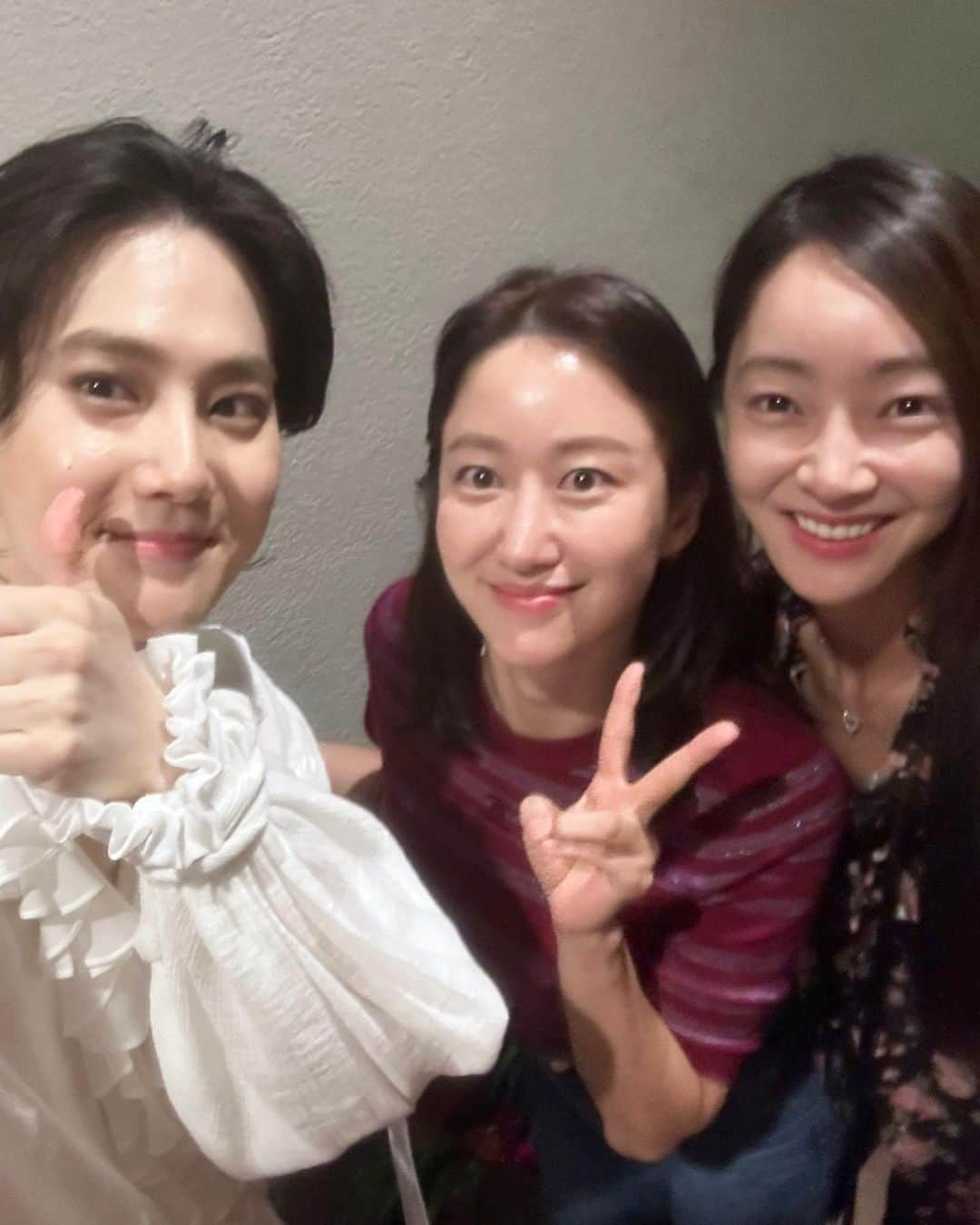 ソ・ヒョリムさんのインスタグラム写真 - (ソ・ヒョリムInstagram)「오랜만에 육아탈출해서  언니덕분에 #모차르트뮤지컬 보고 집에 오는 내내 모차르트 교향곡 들으면서 흐느적거리며 집에 옴🙂🎹   큰 기대없이 응원차 갔는데 #김문정 음악감독님 등장으로 설레고 #수호 씨 노래에 완전 반하고 앙상블 분들도 너무 멋졌고👍 무대 조명 환상이였고…  여러분 #뮤지컬모차르트 꼭 보세요 황홀한 밤이 될거예요🥹  작품을 위해 얼마나 연습하고 고생했을지..마지막엔 너무 뭉클😭 그나저나 못하는게 뭐예요? @kimjuncotton   ✅광화문 디타워 #모던샤브하우스 넘 맛있었는데… 또 음식사진 못찍고🥲」8月2日 1時34分 - hyorim0106