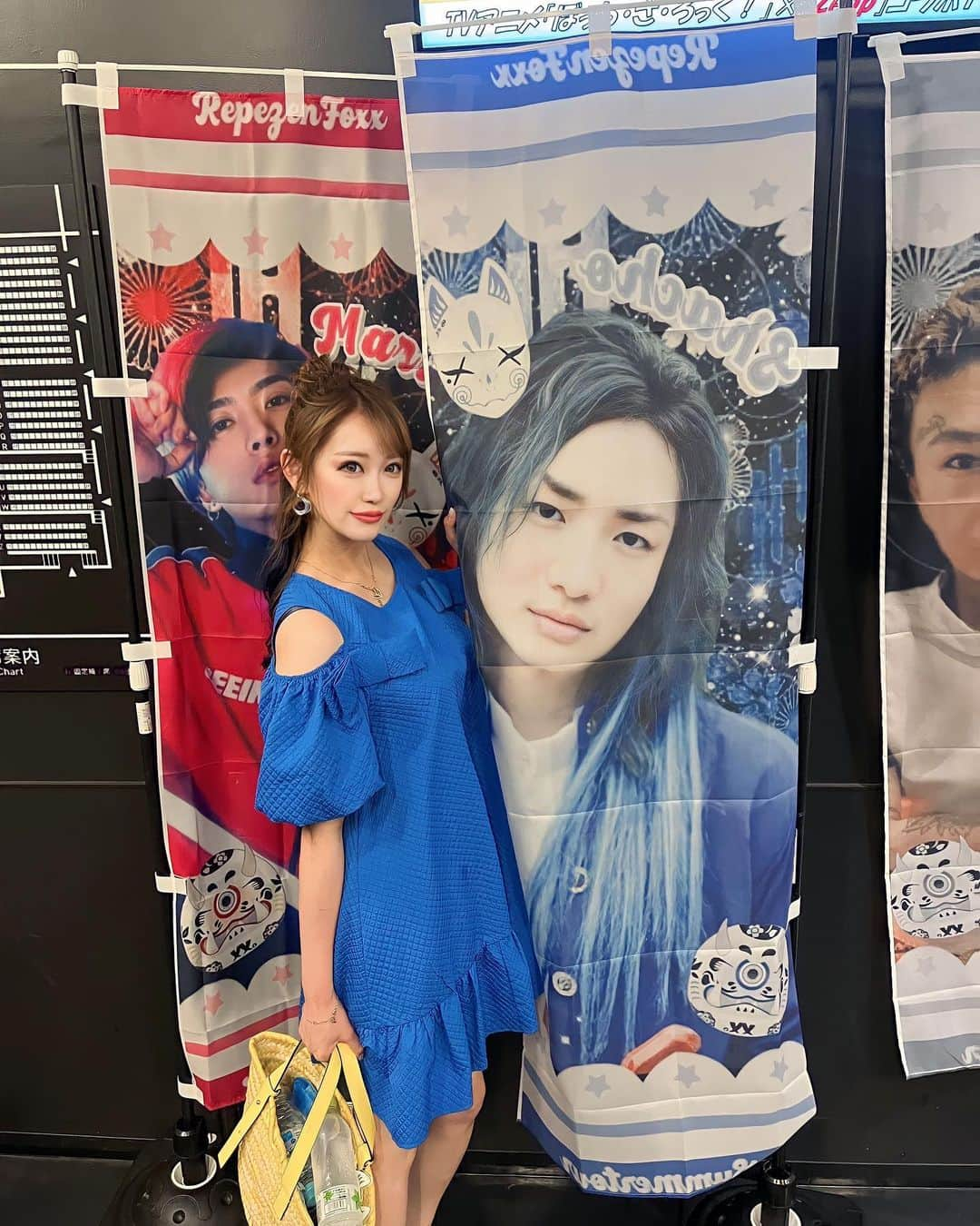 かおかおのインスタグラム：「あおちゃんとかれんちゃんと れぺ狂してきた🤣🩵💙笑 Zepp hanedaって遠いんだね〰️🥺 疲れたけど楽しかったなぁ😉 絶対にまた行こう☺️❣️❣️ #repezenfoxx #repezenfoxxが世界一 #repezenfoxx好きな人と繋がりたい #ツアー #LIVE #zepphaneda #東京 #音楽 #repekyo」